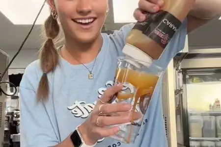 Get Your Caffeine and Sugar Fix with 7 Brew's Iced Blondie Recipe 2 do caramel drizzle around cup side