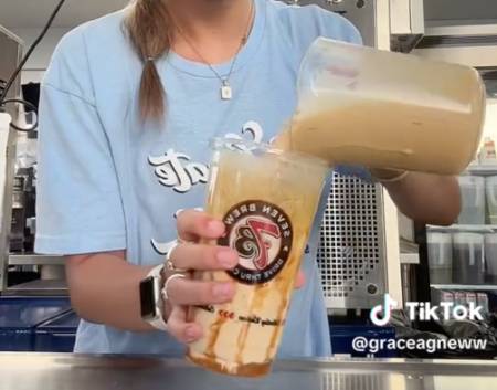 Get Your Caffeine and Sugar Fix with 7 Brew's Iced Blondie Recipe 6 pour coffee in cup with light ice and tom tom