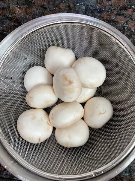 Step 1-2 Clean the mushrooms