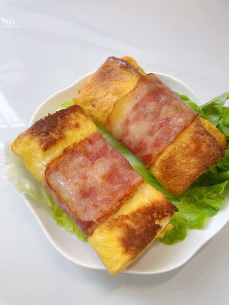 serve with a leaf of lettuce under roll-ups