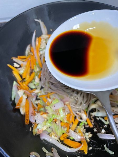 step 4-2 Drizzle in some soy sauce