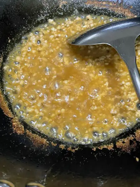 step5 Cook until the sauce thickens.
