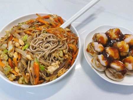 stir-fried Chicken Veggie noodles and low-fat shrimp stuffed mushrooms